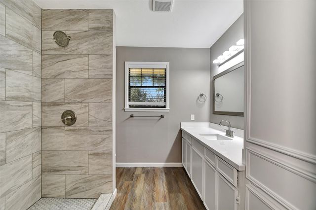 1523 E Morris Street E, Madisonville, TX 77864