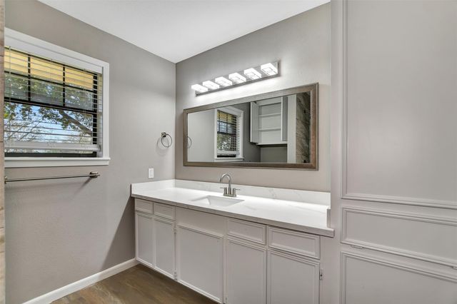 1523 E Morris Street E, Madisonville, TX 77864