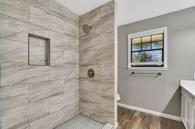 1523 E Morris Street E, Madisonville, TX 77864