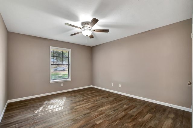 1523 E Morris Street E, Madisonville, TX 77864