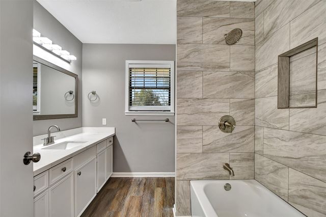 1523 E Morris Street E, Madisonville, TX 77864