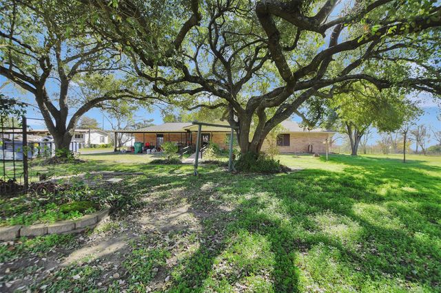 1523 E Morris Street E, Madisonville, TX 77864