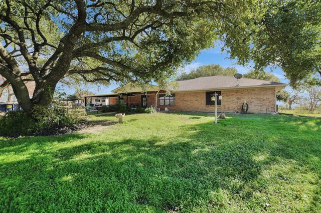 1523 E Morris Street E, Madisonville, TX 77864