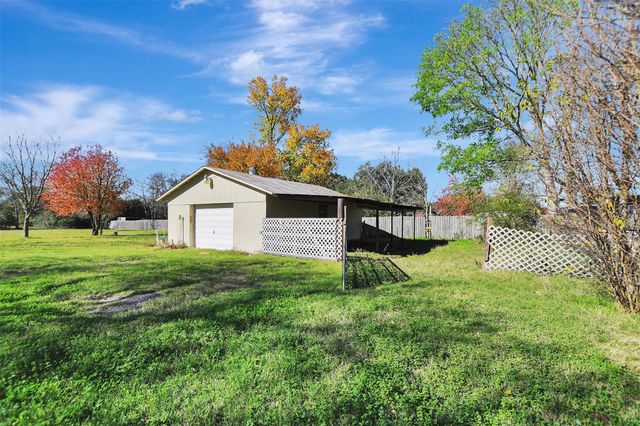 1523 E Morris Street E, Madisonville, TX 77864