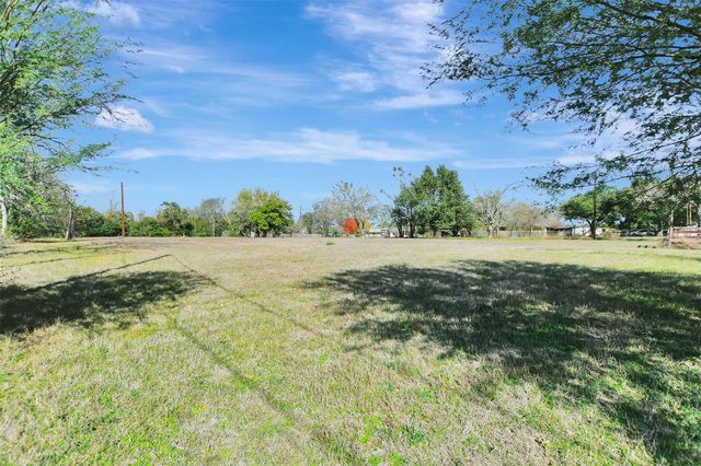 1523 E Morris Street E, Madisonville, TX 77864