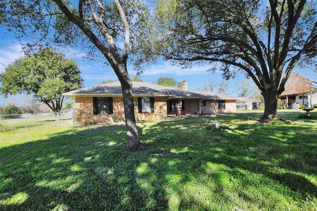 1523 E Morris Street E, Madisonville, TX 77864