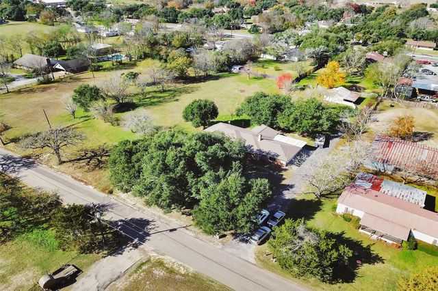 1523 E Morris Street E, Madisonville, TX 77864