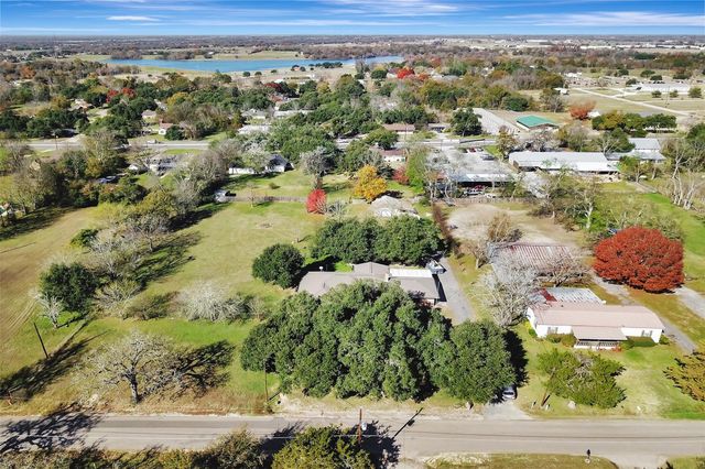 1523 E Morris Street E, Madisonville, TX 77864