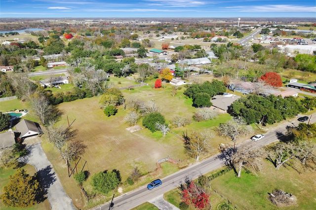 1523 E Morris Street E, Madisonville, TX 77864