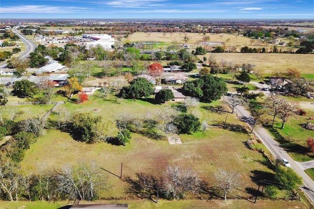 1523 E Morris Street E, Madisonville, TX 77864