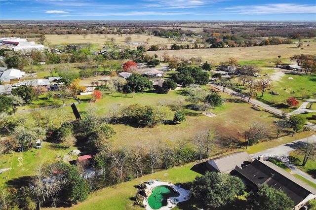 1523 E Morris Street E, Madisonville, TX 77864