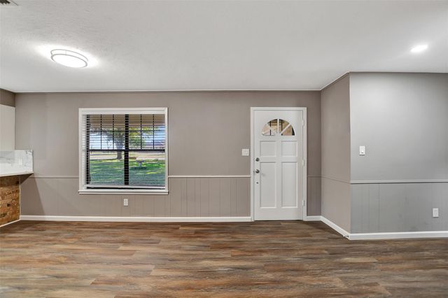 1523 E Morris Street E, Madisonville, TX 77864