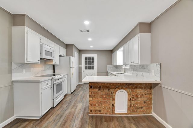 1523 E Morris Street E, Madisonville, TX 77864