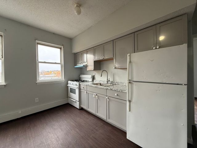 132 Locust Street 13, Waterbury, CT 06704