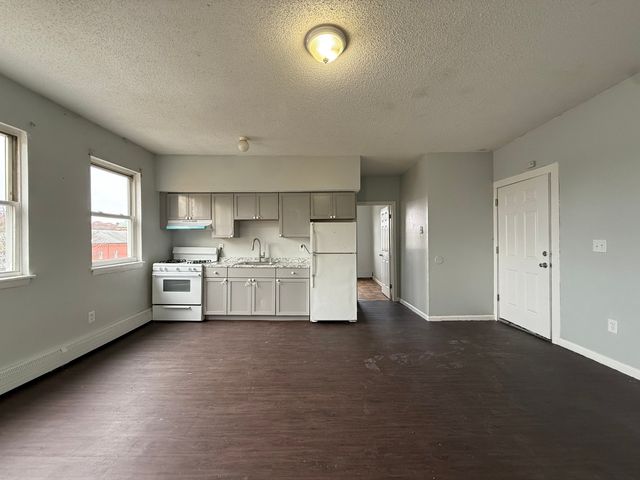 132 Locust Street 13, Waterbury, CT 06704