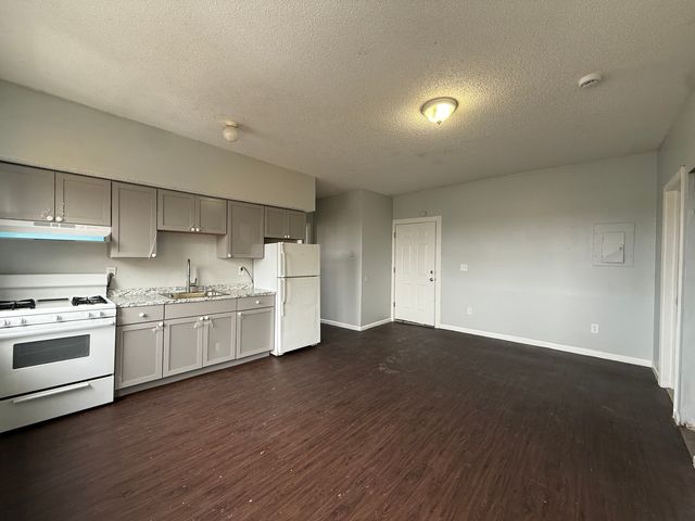 132 Locust Street 13, Waterbury, CT 06704