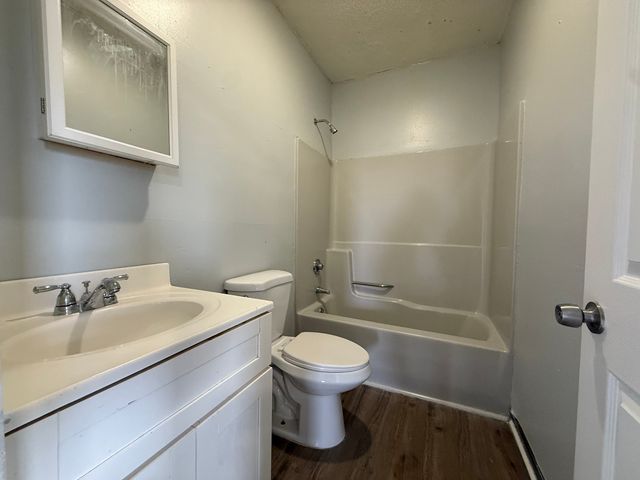 132 Locust Street 13, Waterbury, CT 06704