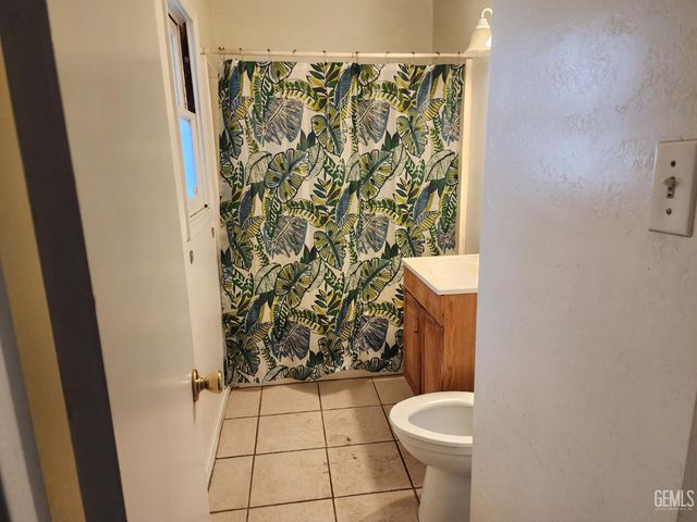 1321 Carson Avenue, Bakersfield, CA 93304