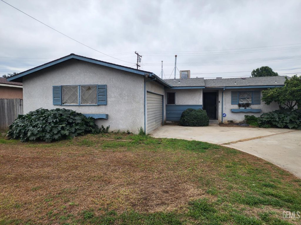 1321 Carson Avenue, Bakersfield, CA 93304