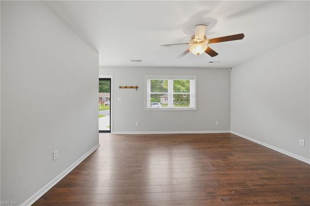 468 Blanche DR W, Chesapeake, VA 23323