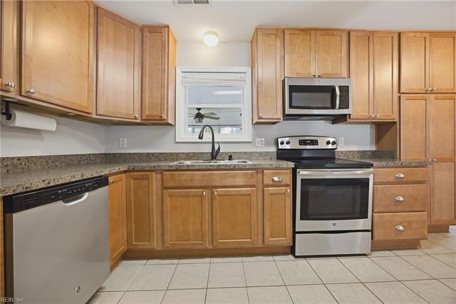 468 Blanche DR W, Chesapeake, VA 23323