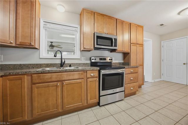 468 Blanche DR W, Chesapeake, VA 23323