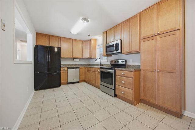 468 Blanche DR W, Chesapeake, VA 23323