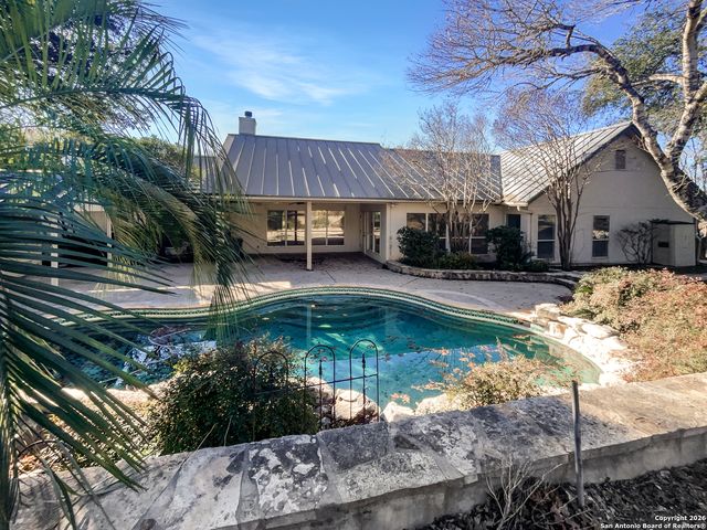 335 Berry Oaks Drive, Bulverde, TX 78163