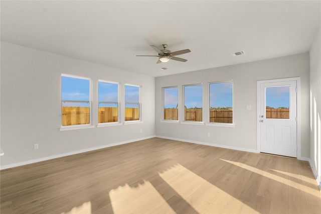 25605 Flora Bella LN, Elgin, TX 78621