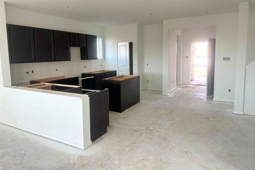 25605 Flora Bella LN, Elgin, TX 78621