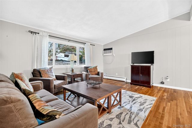 23 Howard Avenue, Valhalla, NY 10595