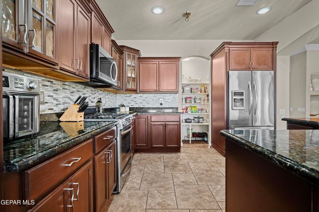 3066 SNOWY POINT Drive, El Paso, TX 79938