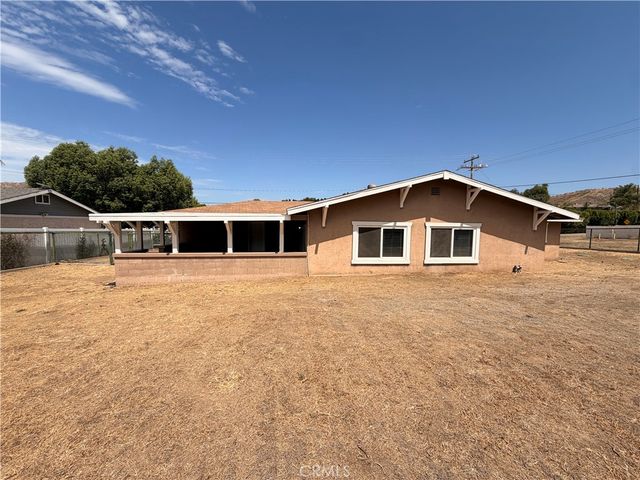 22625 Whittier, Colton, CA 92324