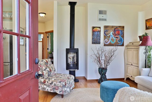 1043 Village Loop, Langley, WA 98260