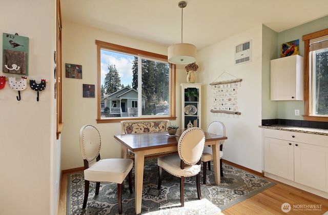 1043 Village Loop, Langley, WA 98260