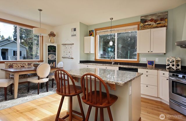 1043 Village Loop, Langley, WA 98260