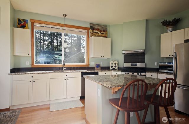 1043 Village Loop, Langley, WA 98260