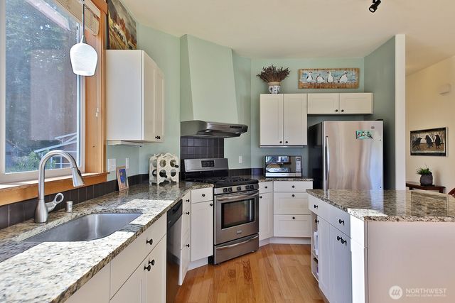 1043 Village Loop, Langley, WA 98260