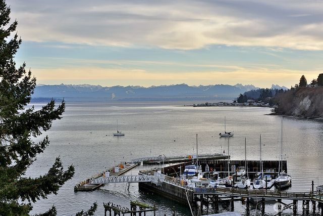 1043 Village Loop, Langley, WA 98260