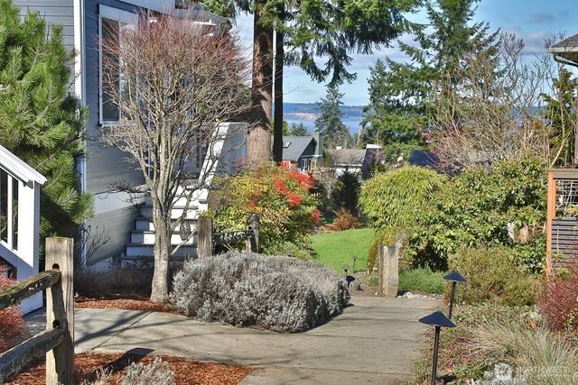 1043 Village Loop, Langley, WA 98260