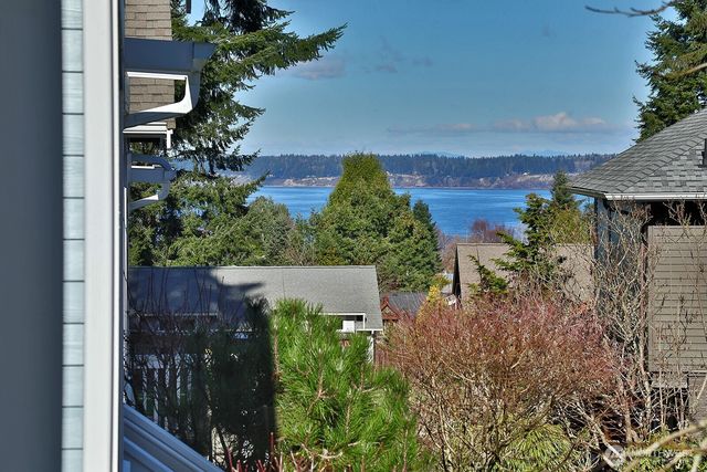 1043 Village Loop, Langley, WA 98260