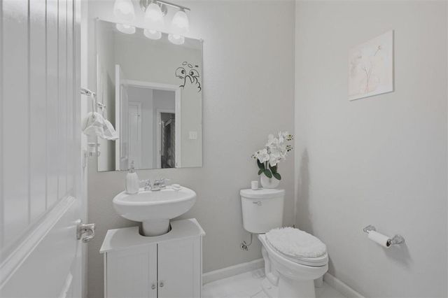 2202 S LAKE MICHELE Circle, Lake Charles, LA 70607