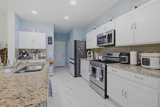 2202 S LAKE MICHELE Circle, Lake Charles, LA 70607