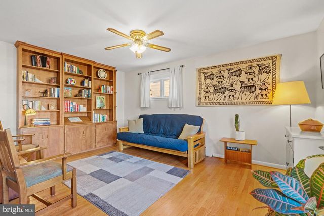 5612 OAK PL, Bethesda, MD 20817