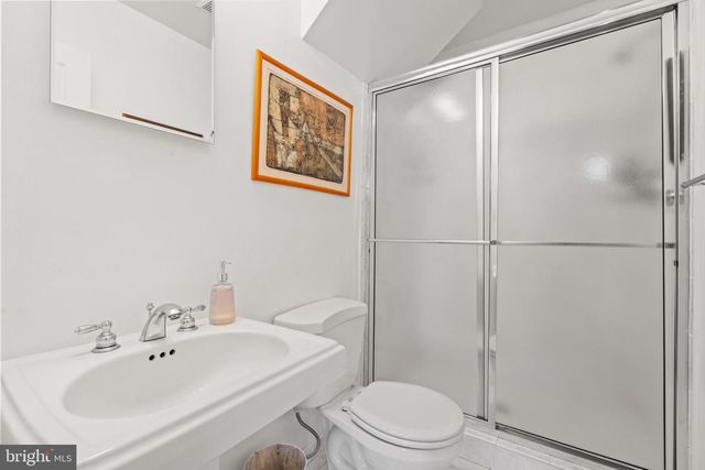 5612 OAK PL, Bethesda, MD 20817