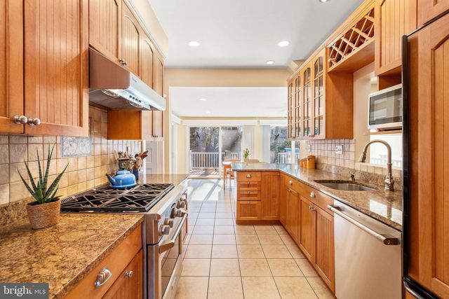 5612 OAK PL, Bethesda, MD 20817