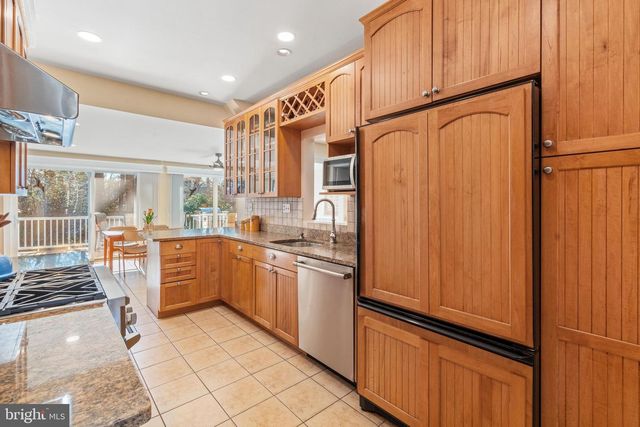 5612 OAK PL, Bethesda, MD 20817