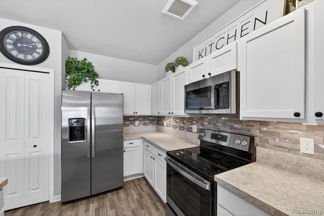 9789 Ridge Run Street, Howell, MI 48855