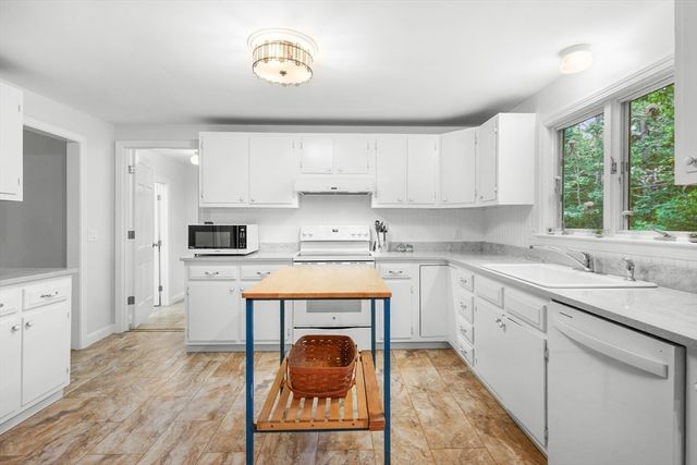 24 Faunce Mountain Rd, Sandwich, MA 02563