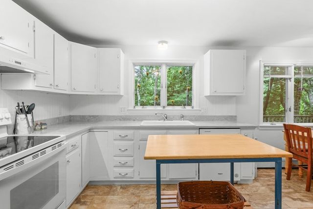 24 Faunce Mountain Rd, Sandwich, MA 02563